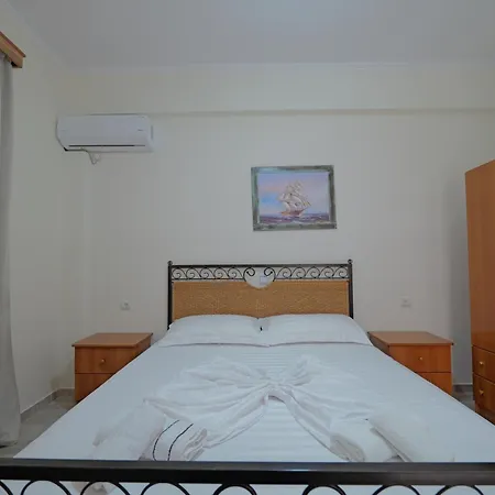 Arthur's 4apartments * Borş