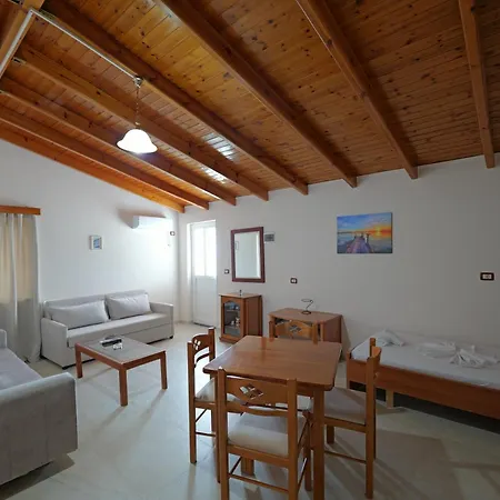 Arthur's 4apartments Δωμάτια σε οικογενειακή κατοικία