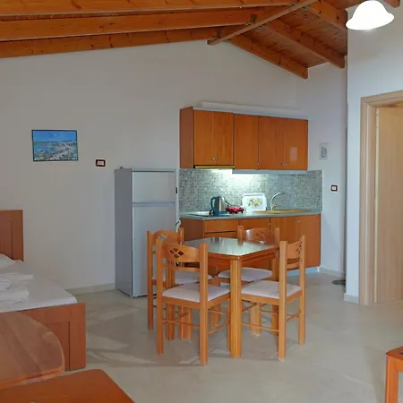 Arthur's 4apartments Δωμάτια σε οικογενειακή κατοικία Borsh