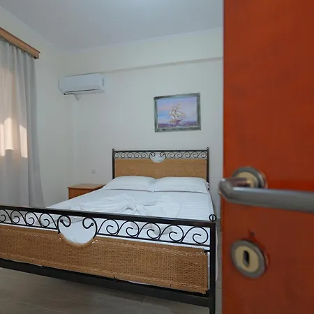 Arthur's 4apartments Δωμάτια σε οικογενειακή κατοικία Borsh