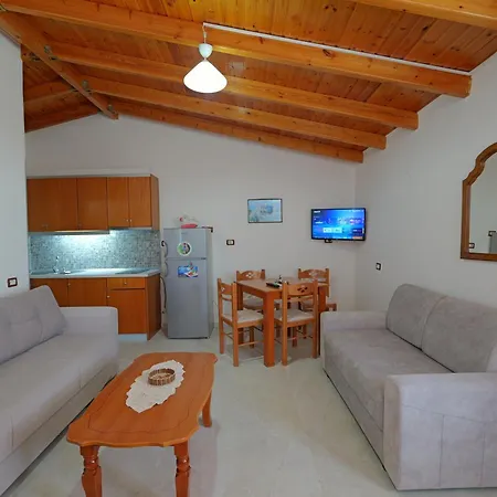 Arthur's 4apartments منزل للإقامة *
