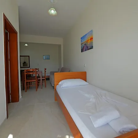 Arthur's 4apartments Δωμάτια σε οικογενειακή κατοικία Borsh