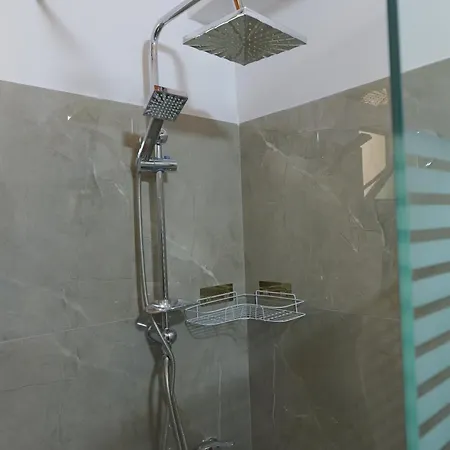 Arthur's 4apartments Δωμάτια σε οικογενειακή κατοικία *