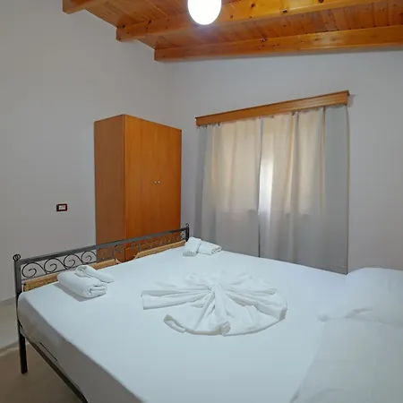 Arthur's 4apartments Δωμάτια σε οικογενειακή κατοικία Borsh