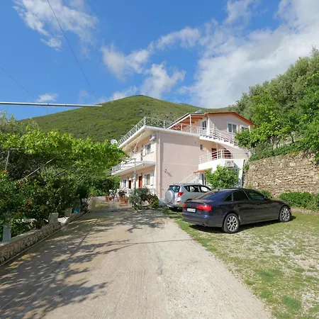 Arthur's 4apartments Homestay