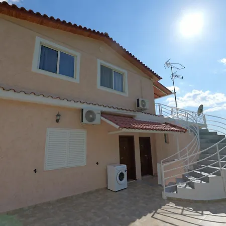 Δωμάτια σε οικογενειακή κατοικία Arthur's 4apartments *