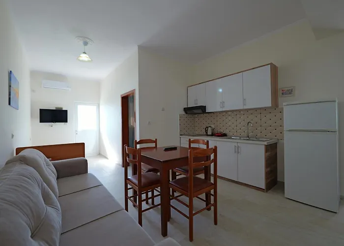 Arthur's 4apartments * Borş